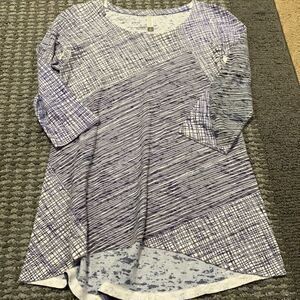 Woman’s Whimsey Rose shirt sz small